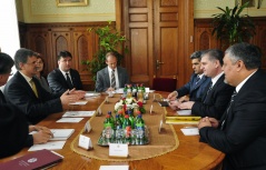 Narodni poslanik Srđan Šajn i predsednik Parlamenta Mađarske Laslo Kever (foto: www.parliament.hu)